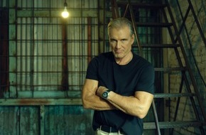 The HISTORY Channel: Dolph Lundgren: Der "Rocky IV"-Star zeigt, wie Maschinen Geschichte schrieben - Neue Doku-Reihe auf dem HISTORY Channel
