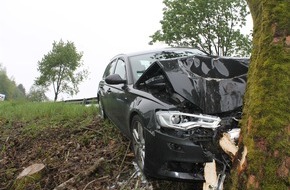 Kreispolizeibehörde Olpe: POL-OE: Schutzengel dabei: Mutter und Säugling bei Alleinunfall leicht verletzt