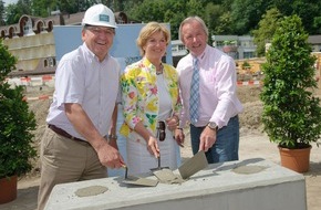 Kärnten Therme Warmbad-Villach: "Wasser marsch im Sommer 2012": Grundsteinlegung der KÄRNTEN THERME Warmbad-Villach  - BILD