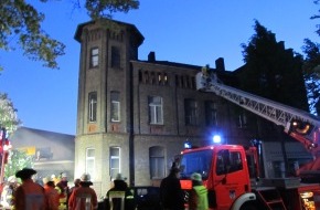 Polizeiinspektion Hameln-Pyrmont/Holzminden: POL-HOL: Holzmnden - Bahnhofstraße: Bei Wohnungsbrand kommt 79jährige Bewohnerin ums Leben -Zwei weitere Personen mit Rauchgasvergiftungen im Krankenhaus -