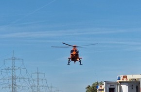 Feuerwehr Neuss: FW-NE: Verkehrsunfall auf der A57 | 4 Personen verletzt