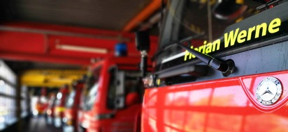 Freiwillige Feuerwehr Werne: FW-WRN: LZ1 - LG2 - TH_1 - Baum auf Straße / TH_1 - Ölspur und TH_TÜR - Person hinter Tür. Arbeitsreicher Samstag für die Freiwillige Feuerwehr in Werne.