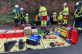 Feuerwehr Hattingen: FW-EN: Schwerer Verkehrsunfall mit fünf Verletzten - Rettungshubschrauber im Einsatz