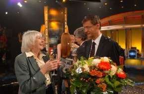 SKL - Millionenspiel: Landflucht mit den SKL-Millionen: Rentnerin aus der Lüneburger Heide gewinnt 5 Millionen bei der SKL-Show