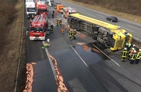 Feuerwehr Recklinghausen: FW-RE: Schwerer Verkehrsunfall mit einem LKW auf der BAB 2 - eine verletzte Person