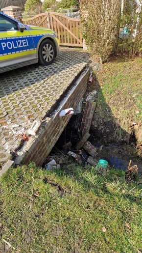 Polizeiinspektion Wilhelmshaven/Friesland: POL-WHV: Unerlaubtes Entfernen vom Unfallort in Hooksiel