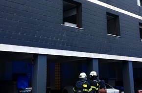 Feuerwehr Herdecke: FW-EN: Wohnung durch brennende Decke verraucht - Einsatz in der Hauptstraße
