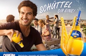 Schweppes: Neue Kampagne: Elyas M'Barek schüttelt für Orangina