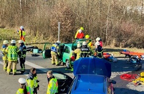 Feuerwehr Böblingen: FW Böblingen: Schwerer Verkehrsunfall auf der K1055 (alte B14)