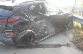 Polizeiinspektion Cuxhaven: POL-CUX: Mehrere Verkehrsunfälle mit verletzten Personen - Unfall mit fünf beteiligten Fahrzeugen auf der BAB (Foto im Anhang)
