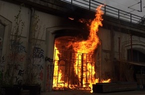 Bundespolizeidirektion Berlin: BPOLD-B: Bundespolizei sucht Zeugen nach möglicher Brandstiftung