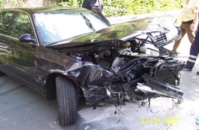 Polizeiinspektion Hameln-Pyrmont/Holzminden: POL-HOL: Kreisstraße 35 - Dölme - Reileifzen: Nach Fahrfehler - Totalschaden - Fahrer kam mit leichten Verletzungen davon -