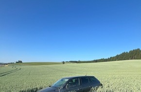 Autobahnpolizeiinspektion: API-TH: Auto durchbricht Wildschutzzaun und kommt im Getreidefeld zum Stehen
