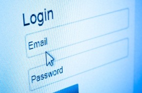 CosmosDirekt: Leichtes Spiel für Hacker: Jeder zweite Internetnutzer ändert sein E-Mail-Passwort seltener als einmal im Jahr