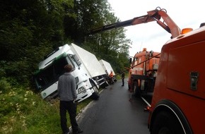 Polizeidirektion Neuwied/Rhein: POL-PDNR: L 278 nach Verkehrsunfall 3 Stunden gesperrt