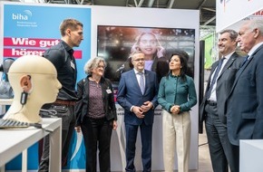 Bundesinnung der H&ouml;rakustiker Kd&ouml;R: Ministerpr&auml;sident und Bundeswirtschaftsministerin besuchen biha-Stand bei der Handwerksmesse