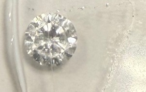 Hauptzollamt Frankfurt am Main: HZA-F: Zoll am Frankfurter Flughafen verhindert Schmuggel von Diamanten und Luxus-Uhr im Reiseverkehr