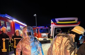 Kreisfeuerwehr Rotenburg (Wümme): FW-ROW: Winterwetter sorgt für Verkehrsunfälle auf Autobahn 1 - Hansalinie Stunden lang voll gesperrt