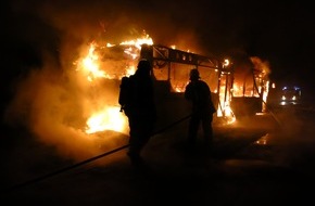 Freiwillige Feuerwehr Werne: FW-WRN: Feuer_2 - brennt Bus