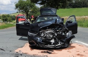 Kreispolizeibehörde Höxter: POL-HX: Unfall mit drei schwerverletzten Personen