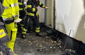 Feuerwehr München: FW-M: Dehnfugenbrand beschäftigt die Feuerwehr (Moosach)
