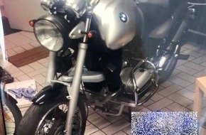 Polizeipräsidium Westpfalz: POL-PPWP: Motorrad aus Transporter entwendet - Zeugen gesucht