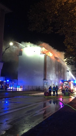 FW-GE: Ausgedehnter Dachbrand in Gelsenkirchen Buer - Folgemeldung