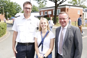 POL-OS: Angehende Polizisten aus Osnabrück und Quakenbrück beim
ausgesprochen gut besuchten Welcome-Day der Polizei Niedersachsen
