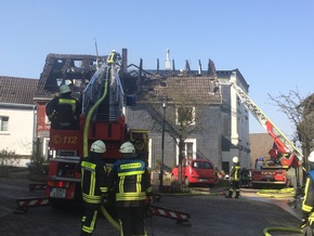 FW-EN: Dachstuhlbrand im historischen Ortskern Hattingen-Blankenstein