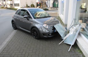 Kreispolizeibehörde Soest: POL-SO: Auto fährt in Hauswand - 57-jährige schwer verletzt