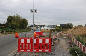 Kreispolizeibehörde Rhein-Sieg-Kreis: POL-SU: Sturz in die Tiefe - Radfahrer stürzt mit samt Bauzaun in Baugrube