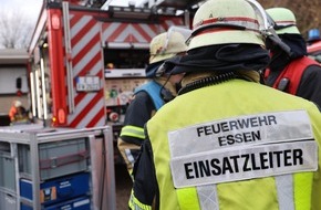 Feuerwehr Essen: FW-E: Weihnachtsbaum brennt - Haus unbewohnbar