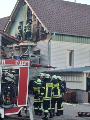 KFV-CW: Fassadenbrand an Schreinerei/Schnelles Eingreifen der Feuerwehr verhindert Gro&szlig;brand