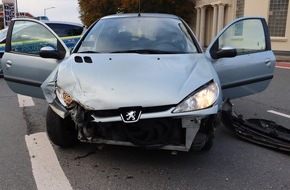 Kreispolizeibehörde Herford: POL-HF: Verkehrsunfall beim Abbiegen - Eine Person leicht verletzt