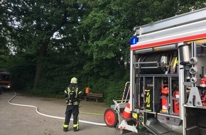 Feuerwehr Dinslaken: FW Dinslaken: Brand in einer Kleingartenanlage