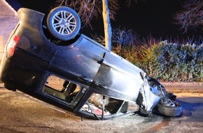 Kreispolizeibehörde Herford: POL-HF: Verkehrsunfallflucht - 20-jähriger Fahrer leicht verletzt