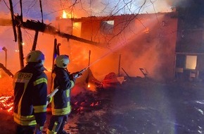 Kreisfeuerwehrverband Rendsburg-Eckernförde: FW-RD: Großfeuer in Holzdorf - 140 Einsatzkräfte im Einsatz
