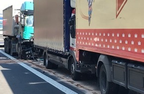 Feuerwehr Dinslaken: FW Dinslaken: Verkehrsunfall auf der Autobahn 3 bei Dinslaken