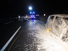 FW-MH: Verkehrsunfall auf der A40: 4 Verletzte, 3 beteiligte PKW, 1 PKW in Vollbrand!