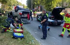 Feuerwehr Dortmund: FW-DO: Verkehrsunfall auf der Wittekindstraße - Feuerwehr Dortmund rettet verletzte Person aus überschlagenem Fahrzeug