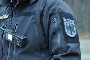 ZOLL-E: Gemeinsam für den Ernstfall
Das Zollfahndungsamt Essen und die Feuerwehr Moers trainieren gemeinsam für den Ernstfall
-	Kooperation zur Gefahrenabwehr - &quot;Train as you fight&quot;