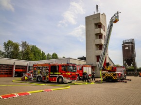 FW-Heiligenhaus: Feuerwehr Heiligenhaus und die Feuerwehr Essen Stoppenberg üben und rücken gemeinsam aus