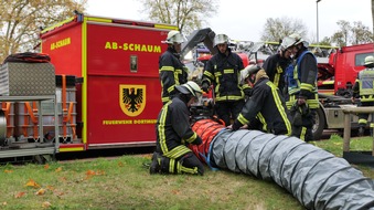 FW-DO: Unklare Rauchentwicklung aus einsturzgefährdeter Lagerhalle: Feuerwehr setzt Spezialtechnik und Drohne ein