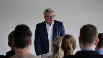 Polizeipräsidium Westpfalz: POL-PPWP: Polizeipräsident begrüßt Neuzugänge
