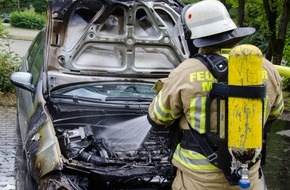Freiwillige Feuerwehr Menden: FW Menden: Brennender PKW am Oesberner Weg