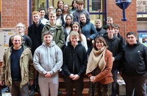 Hochschule Bremerhaven: Härteprüfung praktisch umgesetzt: Schüler:innen machen Unterricht im Hochschullabor