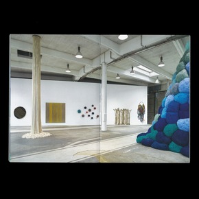 Ausgezeichnet: &laquo;Sheila Hicks: a little bit of a lot of things&raquo; unter den sch&ouml;nsten Schweizer B&uuml;chern 2025