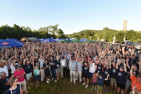 Neuer Guinness Weltrekord: Parade mit 632 Autos feiert den 70. Geburtstag von Land Rover