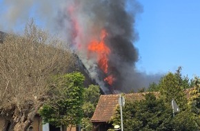 Feuerwehr Nürnberg: Feuerwehr Nürnberg: "Schnelles Handeln verhinderte Schlimmeres" - Brand in landwirtschaftlichem Anwesen in Nürnberg-Krottenbach