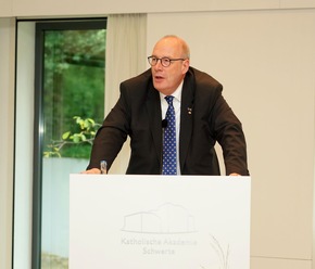 Benediktiner auf dem Zion mit COMMUNIO-Preis in Schwerte ausgezeichnet - M&ouml;nchsgemeinschaft der Dormitio-Abtei und des Priorats Tabgha erh&auml;lt Auszeichnung f&uuml;r Engagement f&uuml;r Dialog, Verst&auml;ndigung und Vers&ouml;hnung im Heiligen Land